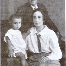 Эдуард Асадов с отцом и матерью