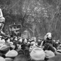 Сергей Есенин выступает на открытии памятника, 1925г.