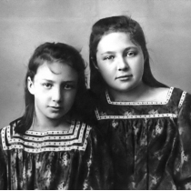 Анастасия и Марина Цветаевы, Ялта, 1905г.