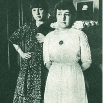 Марина и Анастасия Цветаевы в Феодосии, 1914г.